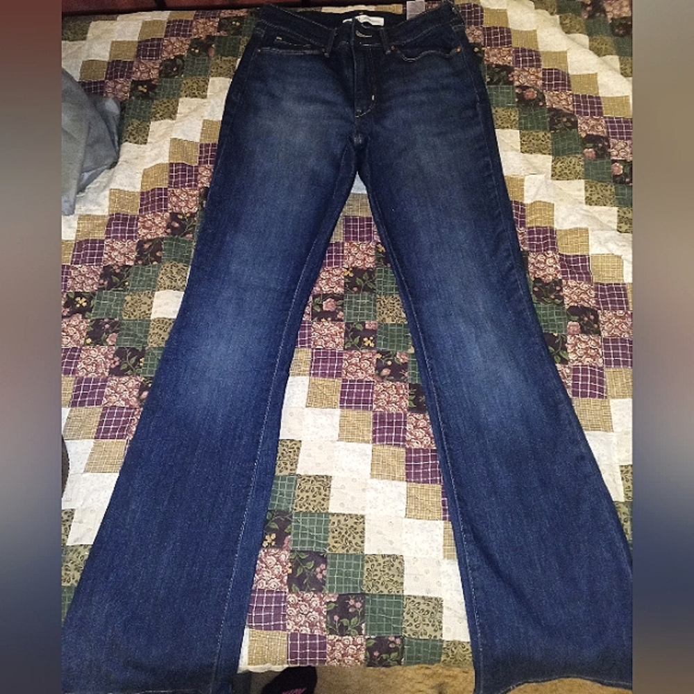 COPY - Women's Mid-rise Boot cut Levi Jeans Size 2